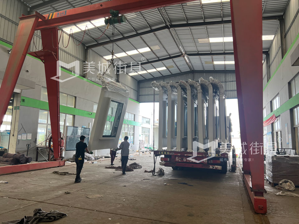 江蘇美城街具為新疆定制公交站臺(tái)第三批批發(fā)貨案例 江蘇美城街具為新疆定制公交站臺(tái)第三批批發(fā)貨案例