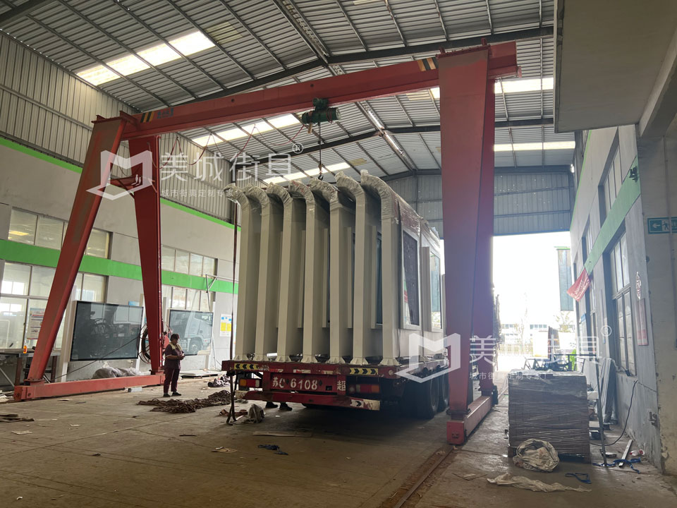 江蘇美城街具為新疆定制公交站臺(tái)第三批批發(fā)貨案例 江蘇美城街具為新疆定制公交站臺(tái)第三批批發(fā)貨案例